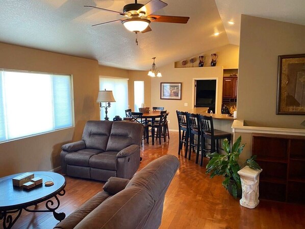 TV, DVD-spiller og fotballspill