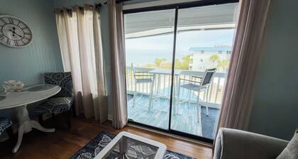 Amazing Beach and Water Views! Top Floor! Smart TVs and WiFi. Sleeps 2