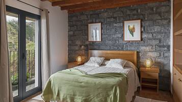 3 slaapkamers, een strijkplank/strijkijzer, gratis wifi, beddengoed