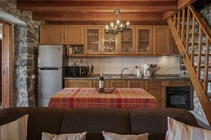 Fridge, microwave, oven, coffee/tea maker