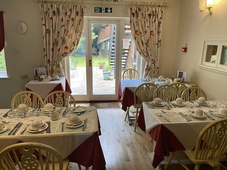 Desayuno inglés diario (GBP 9.95 por persona)