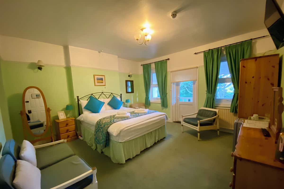 Superior Double Room | Desk, laptop workspace, iron/ironing board (on request), WiFi (free)