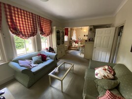 Televisión de pantalla plana de 16 pulgadas con canales digitales