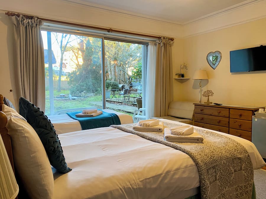 Superior Triple Room | Bathroom | Shower, free toiletries, towels, soap