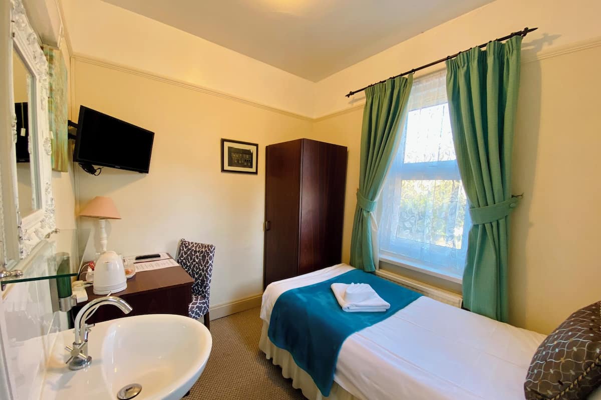 Basic Single Room, 1 Twin Bed | Desk, laptop workspace, iron/ironing board (on request), WiFi (free)
