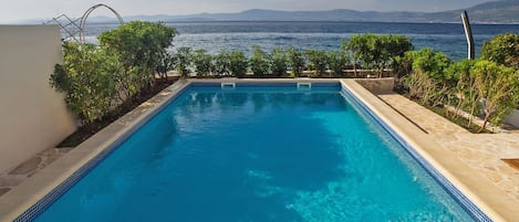 Piscine extérieure, piscine chauffée