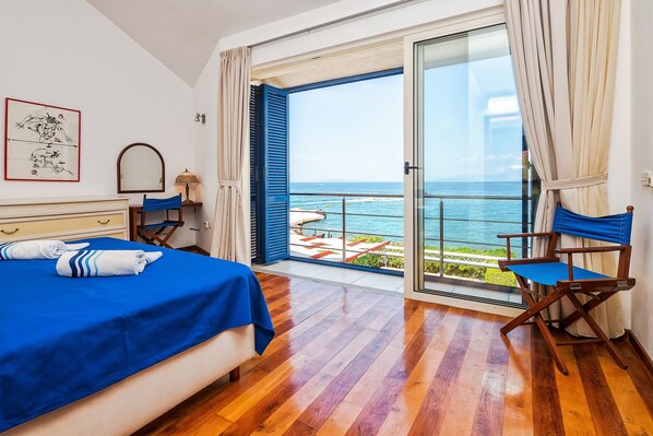 2 Schlafzimmer, Schreibtisch, Bügeleisen/Bügelbrett, Reisekinderbett