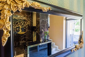 المنشأة من الداخل