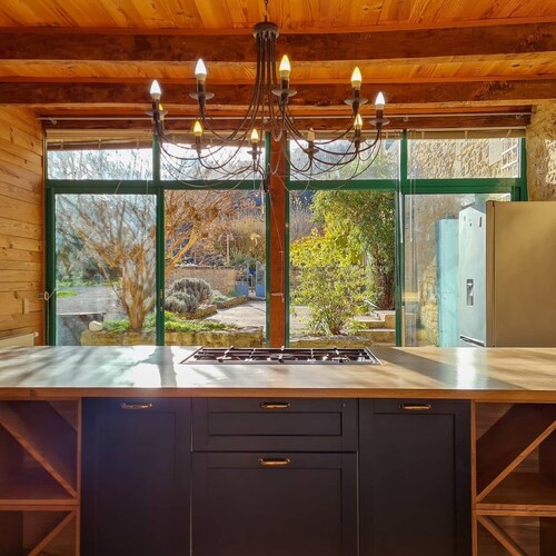 Charming 5 ha estate, catering and activities + barn for small events