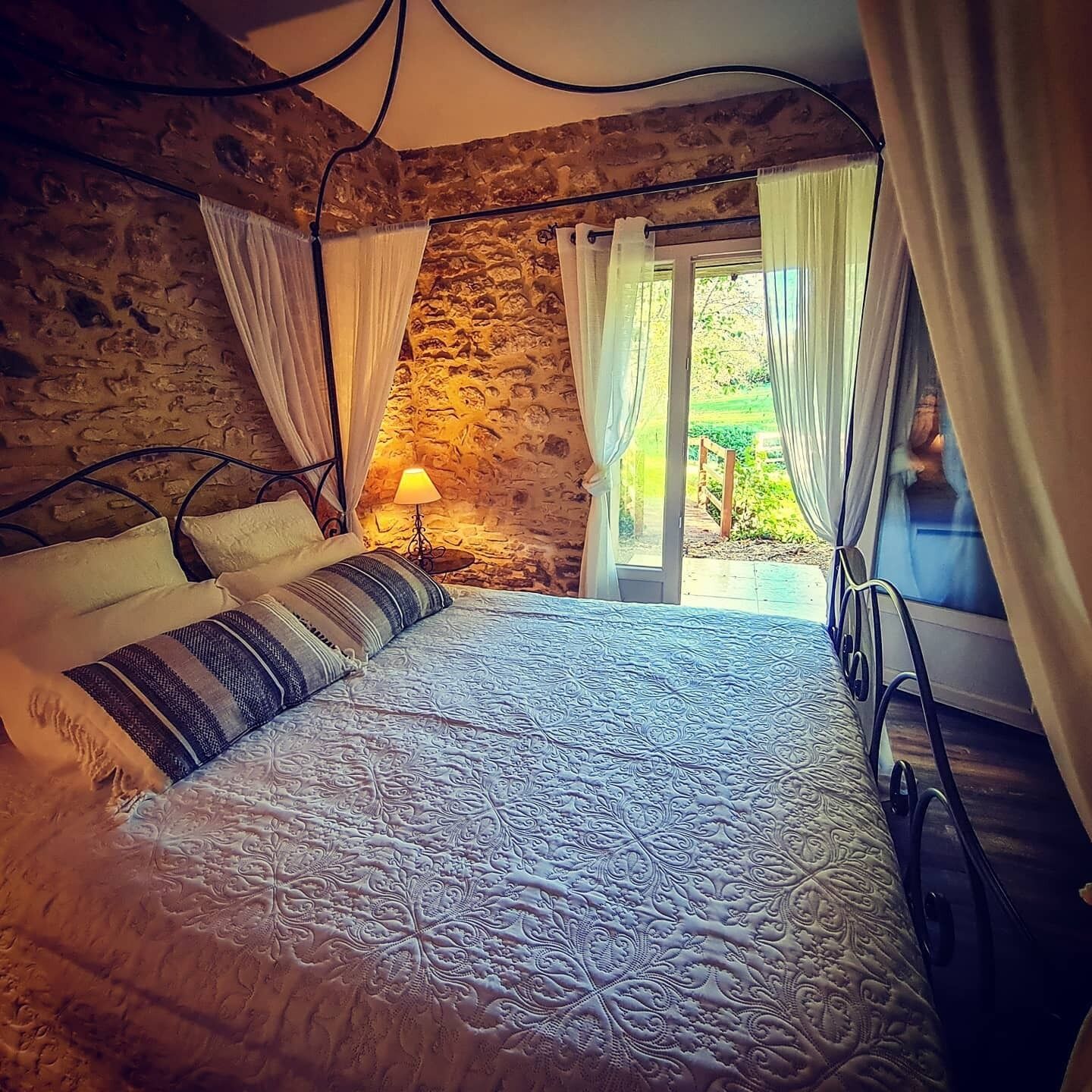 11 chambres, fer et planche à repasser, Wi-Fi gratuit, draps fournis