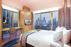 Premium bedding, in-room safe, desk, laptop workspace - Somerset Sudirman Jakarta (Jakarta)