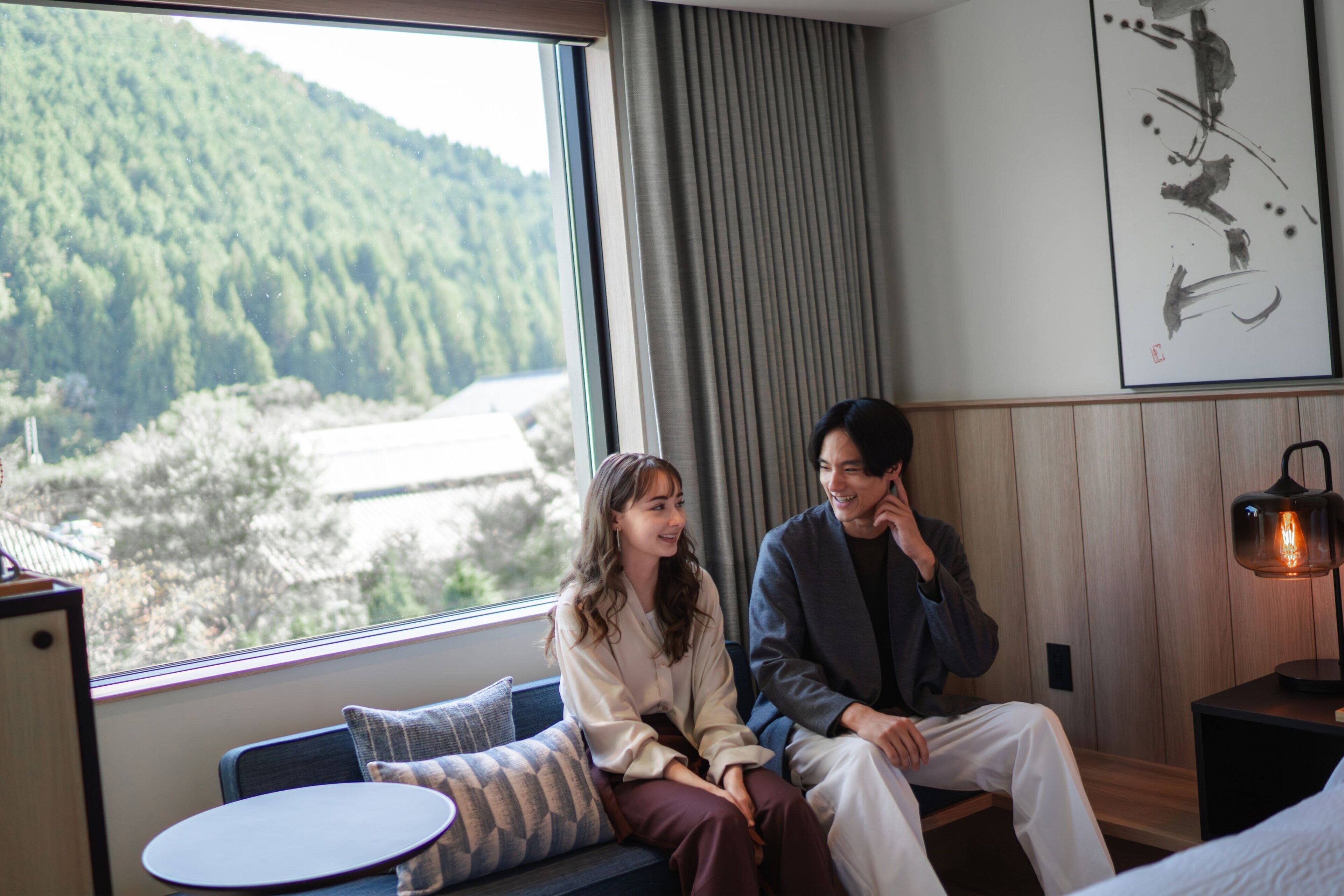 standard room, 1 king bed, non smoking | 1 bedroom, down duvets, in-room safe, desk