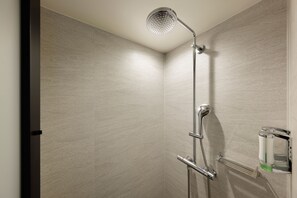 Shower, rainfall showerhead, free toiletries, hair dryer - Fairfield by Marriott Gifu Gujo (Gujo)
