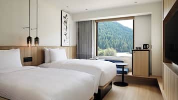 Down duvets, in-room safe, desk, blackout curtains