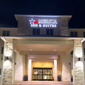 Front of property - Merica Inn & Suites (Wills Point)