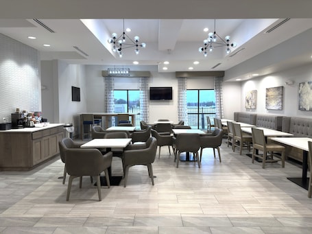 Desayuno incluido. Merica Inn & Suites