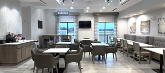 梅里卡旅馆及套房  