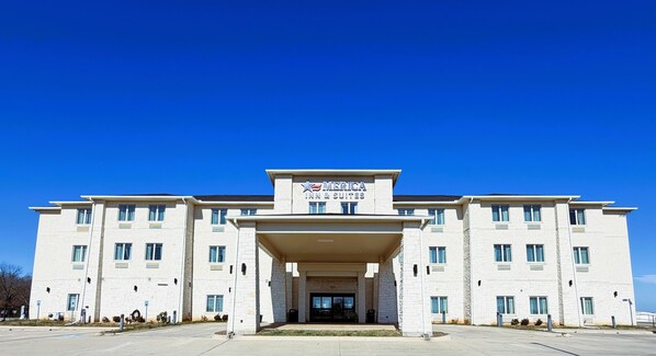 Front of property - Merica Inn & Suites (Wills Point)