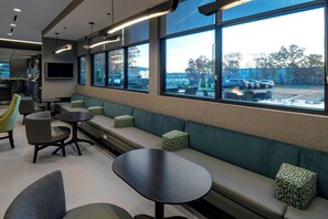 Free daily self-serve breakfast