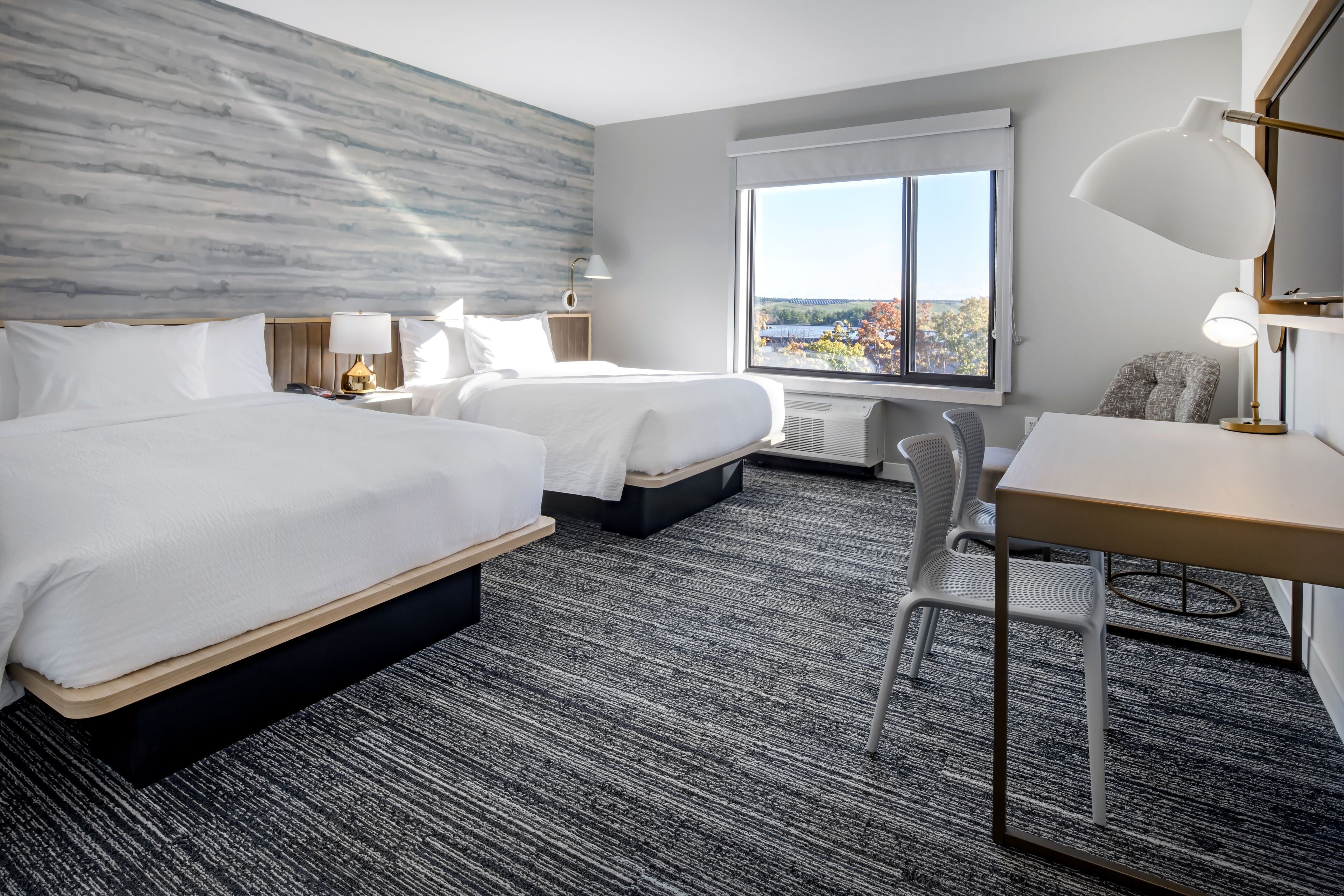 Escriptori, cortines opaques, planxa i posts de planxar i wifi gratuïta 