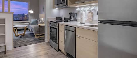 Suite, 1 habitación | Cocina privada | Microondas, horno, parrilla de estufa y lavavajillas