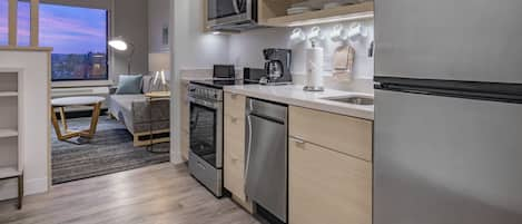 Suite, 1 Bedroom | Private kitchen