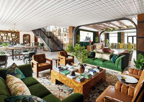 Lobby - Graduate by Hilton East Lansing (East Lansing)