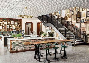 Tägliches Frühstück zum Mitnehmen gegen Gebühr