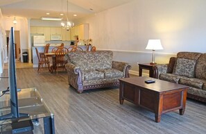 公寓客房, 多張床 (Just an 8 minute drive to the beach..) | 客廳