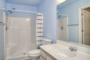 Huoneisto, useita sänkyjä (Beautiful Myrtle Beach Golf Villa nea) | Kylpyhuone | Pyyhkeet