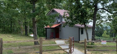 The Cabin at Tall Pine Grove