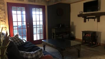 Smart TV, books, stereo