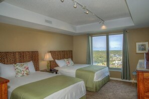 Condo, Multiple Beds (Beautiful and Lavish Ocean-View High )