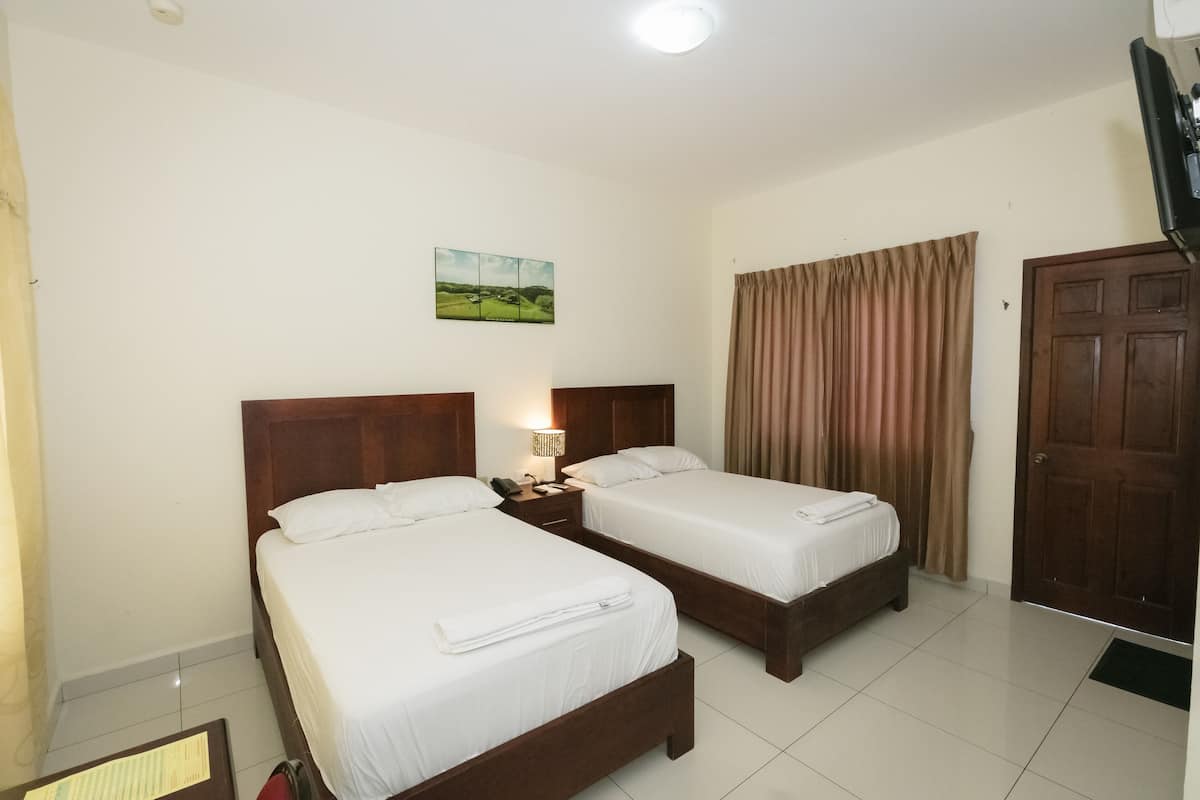 Quarto casal standard | Roupas de cama premium, edredons de pluma, cofres nos quartos