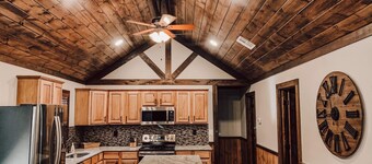 The Rustic Gem!! 3 Bedroom/2 Bath House