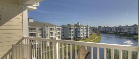 Apartment, Mehrere Betten (Just an 8 Minute Drive to Myrtle Beac) | Balkon