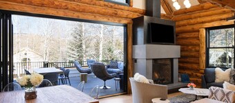 Luxury House Downtown CB with Hot Tub