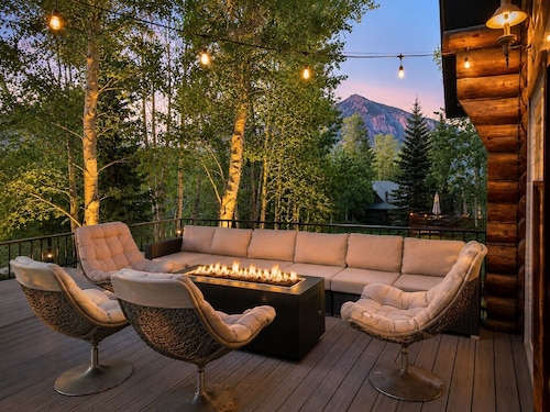 Luxury House Downtown CB with Hot Tub