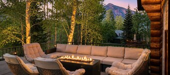 Luxury House Downtown CB with Hot Tub