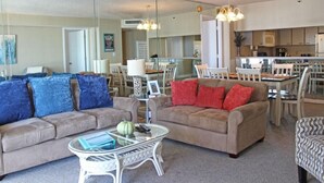 公寓客房, 多張床 (Beautiful Ocean View! Comfortable & S) | 客廳