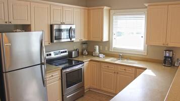 Condo, Multiple Beds (Luxurious Golf Villa Near Broadway at) | Private kitchen