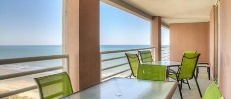 Condo, nhiều giường (Comfortable/Spacious Villa at Kingsto) | Ban công