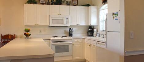 Condo, varias camas (Great Views of the Pool and Grilling ) | Cocina privada