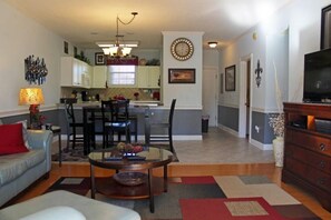 Condo, Multiple Beds (Peaceful*Myrtlewood Villa right in th) | Living room - Peacefulmyrtlewood Villa Right in the Heart of MB (Myrtle Beach)