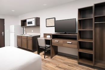 WoodSpring Suites Detroit Farmington Hills