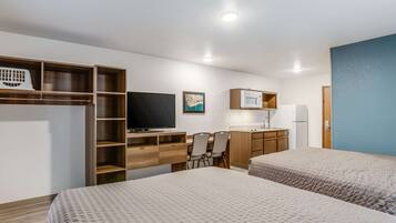 Queen Suite Two Beds | Individually decorated, individually furnished, desk, laptop workspace