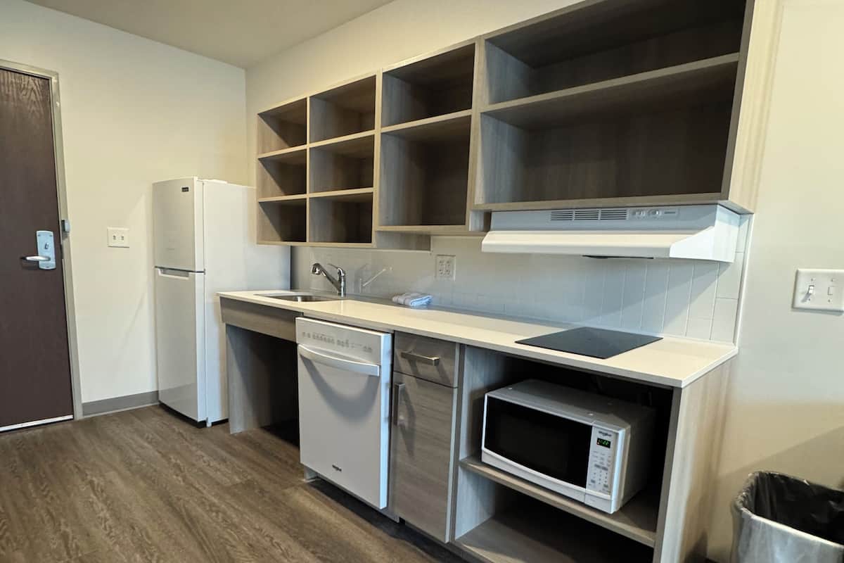 Individueel gedecoreerd, individueel gemeubileerd, een bureau