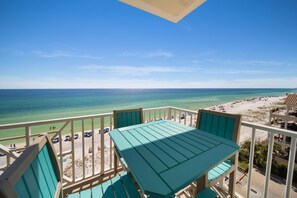 Outdoor dining - 2-Story Penthouse at The Inn at Crystal Beach!  Beachfront Designer 5BR/4BA. Sleeps 14 (Destin)