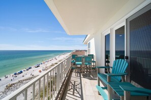 Property grounds - 2-Story Penthouse at The Inn at Crystal Beach!  Beachfront Designer 5BR/4BA. Sleeps 14 (Destin)
