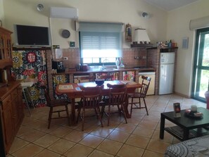 Fridge, stovetop, coffee/tea maker, electric kettle